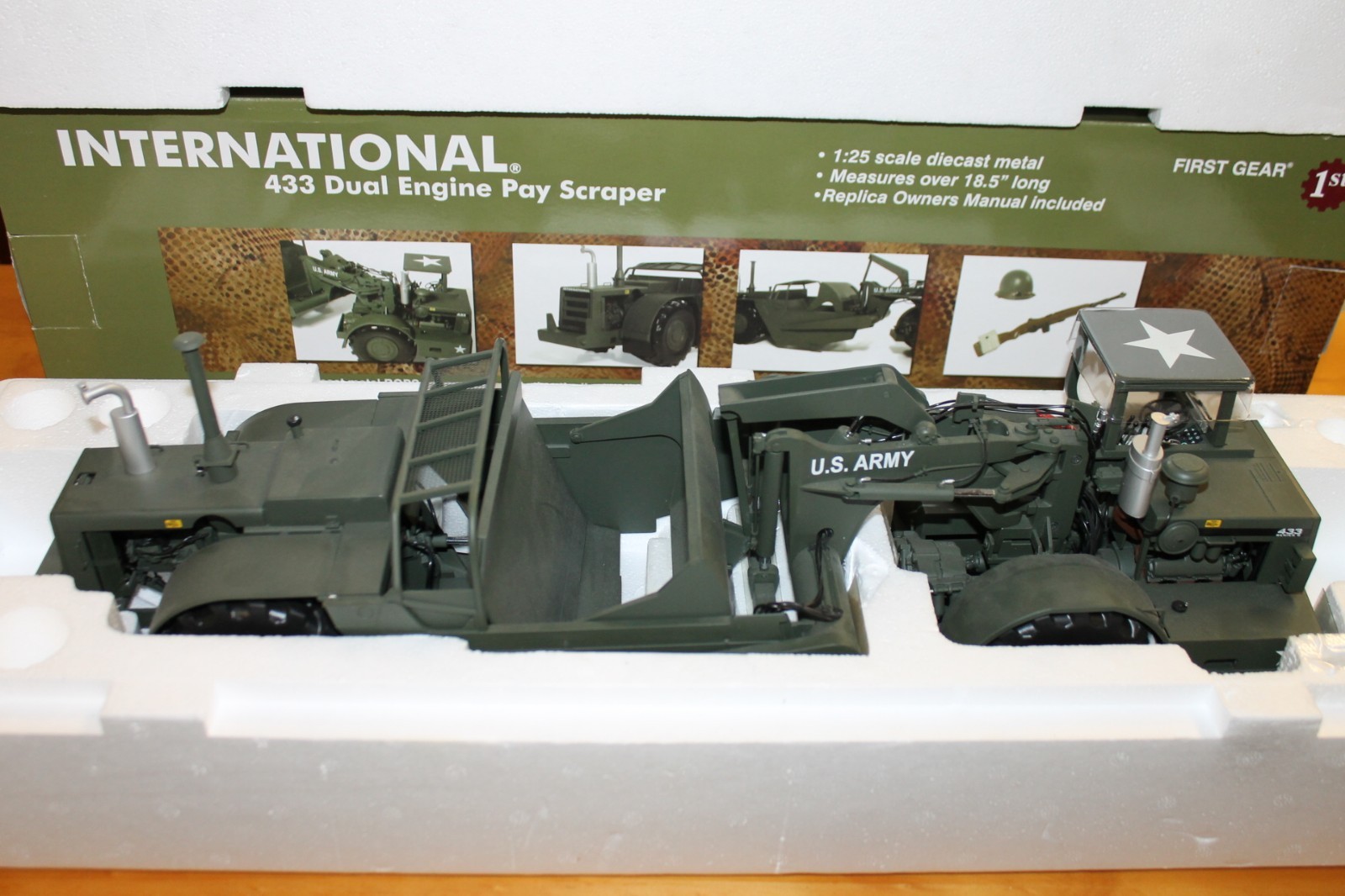 First gear International US Army Pay Scraper in BOX 1:25- Construction Truck