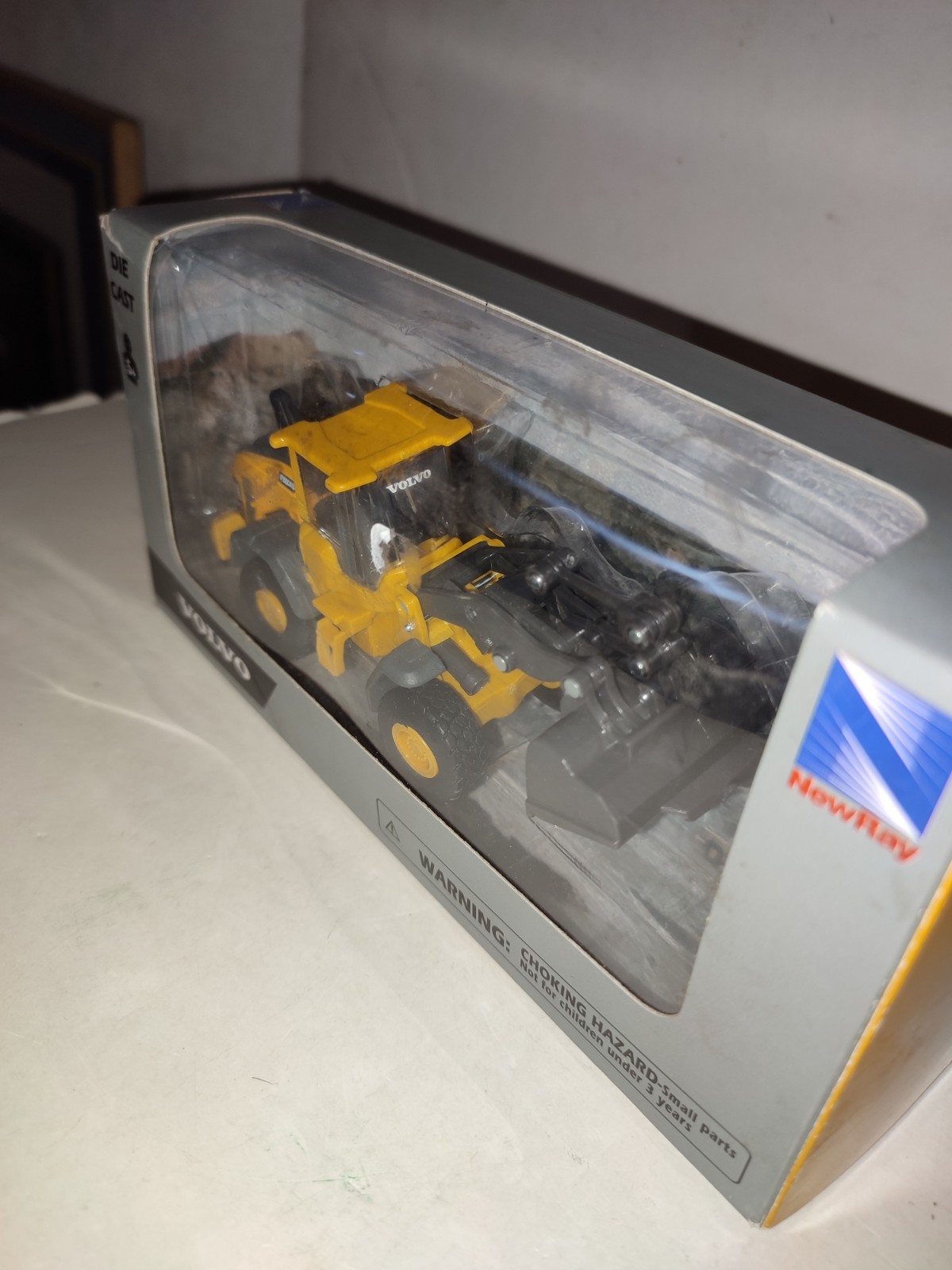 NEW RAY – VOLVO L60H WHEEL LOADER – 1/55 – BOX – NEW