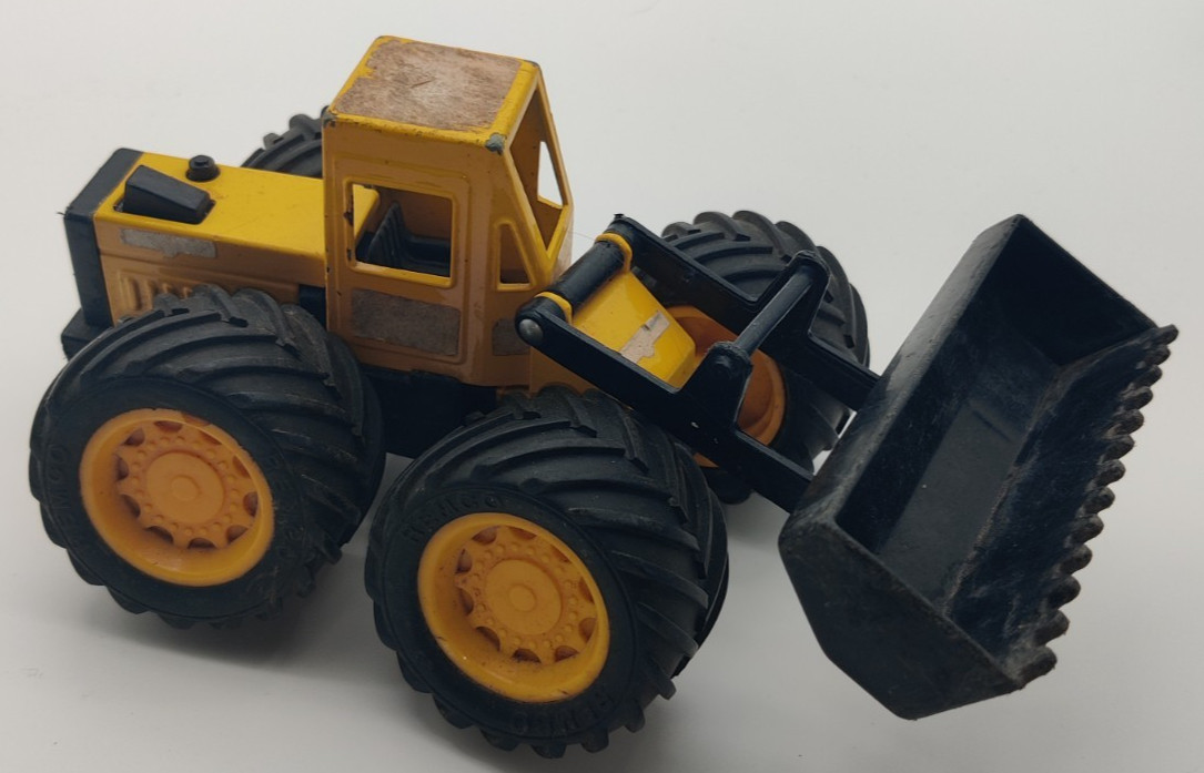 Remco Toys 4″ x 5″ Front Loader Tractor Toy Yellow Black Construction Vehicle