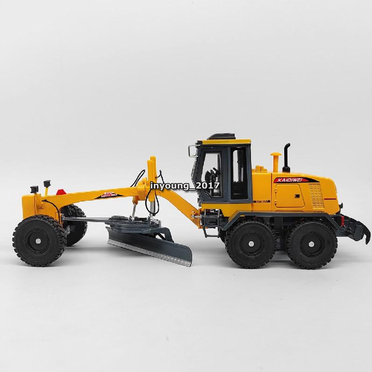 1/35 Grader Truck Model Construction Vehicle Diecast Toys for Boys Kids Gifts