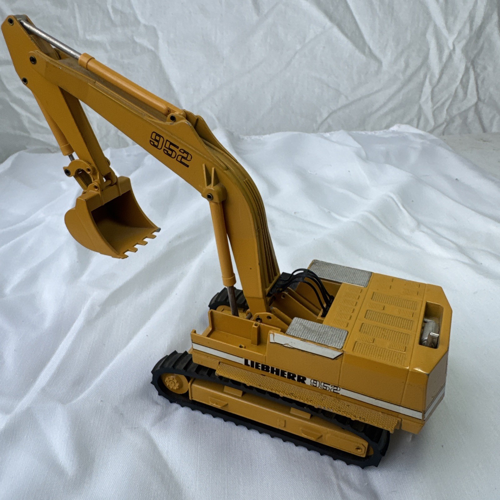 Vintage 1:50 LIEBHERR R 952 HYDRAULIC Excavator by CONRAD West Germany