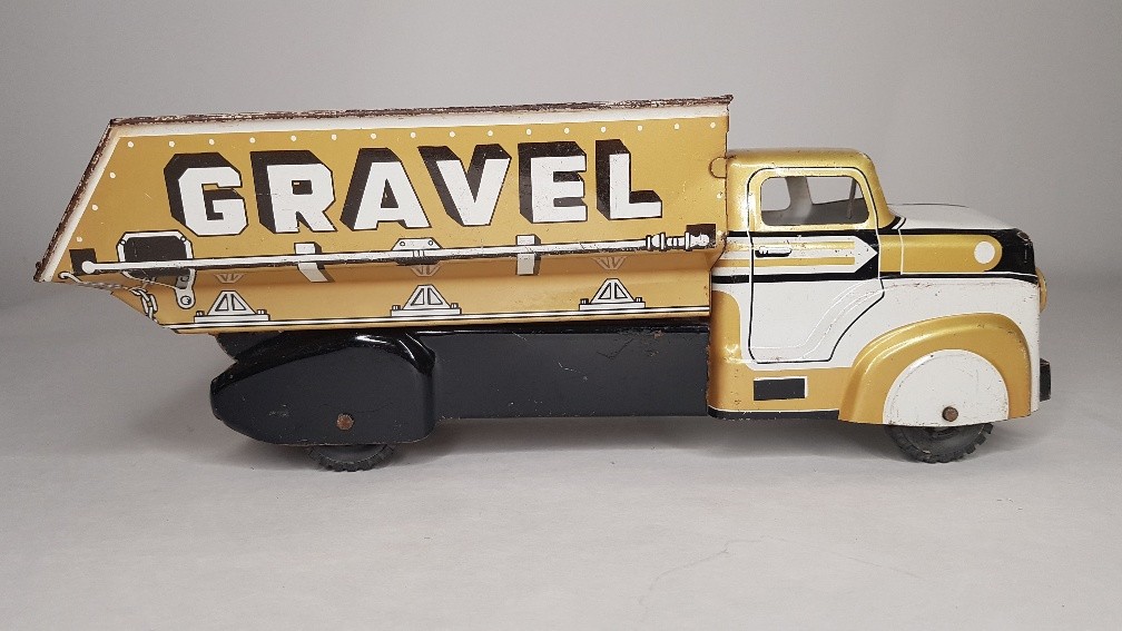1940’S / 50’S MARX SAND & GRAVEL GOLD, WHITE & BLACK TIN LITHO DUMP TRUCK USA