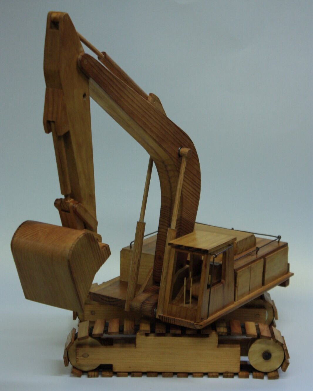 CATERPILLAR TYPE TOY/HANDCRAFTED EXCAVATOR WITH MOVING PARTS! LARGE SCALE MODEL!