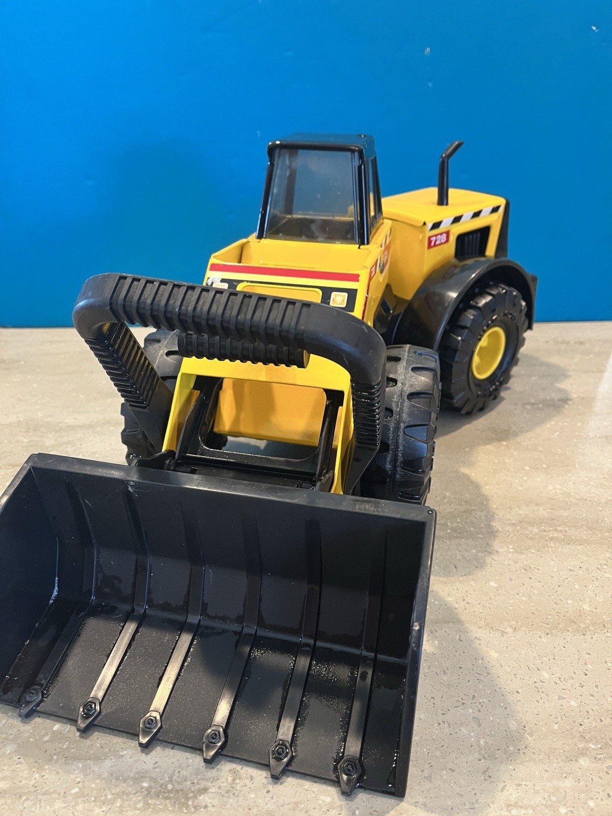 1999 Hasbro Tonka Truck “Mighty Front Loader” #728 Steel 21” inch M-7457-1 Used