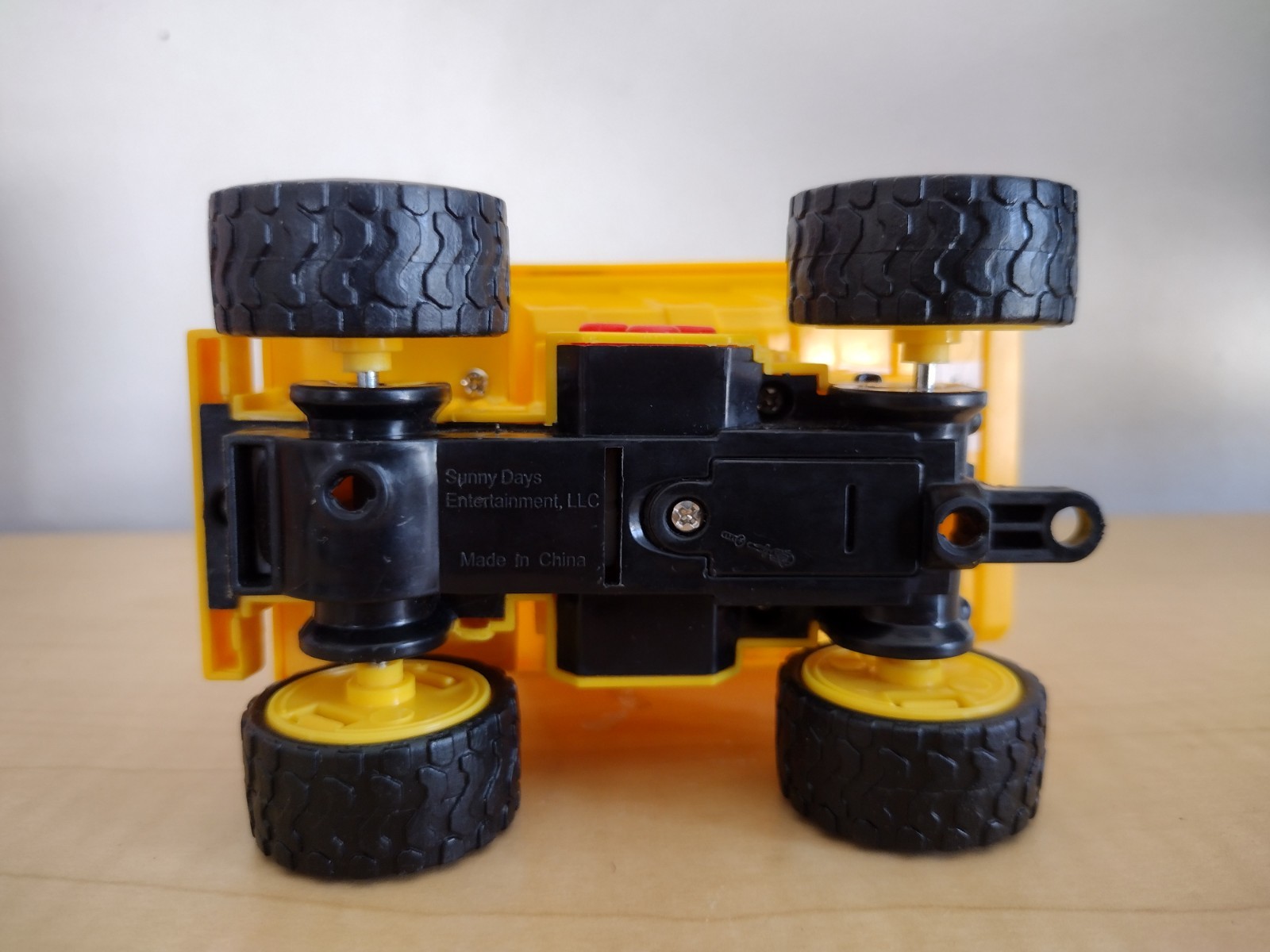 Maxx Action Construction Dump Truck Vehicle Lights and Sounds 5″