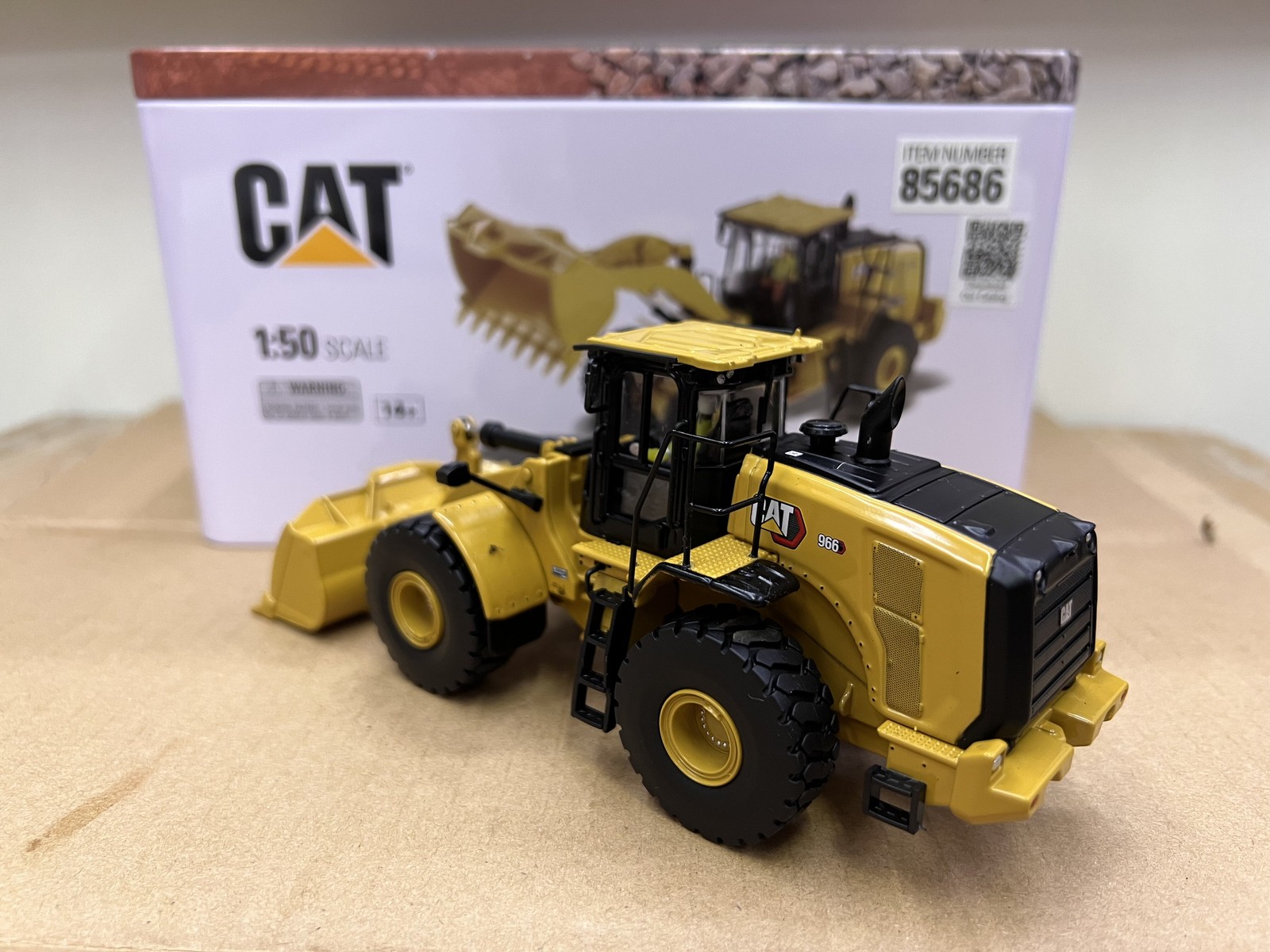 DM1:50 CAT 966 Wheel Loader Alloy Engineering Vehicle Model 85686
