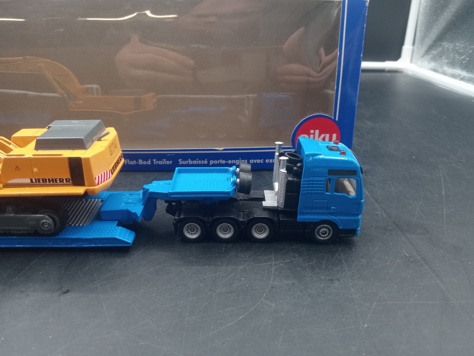 Siku #1847 1:87 Scale Heavy Haul Transporter, Flat Bed & Excavator