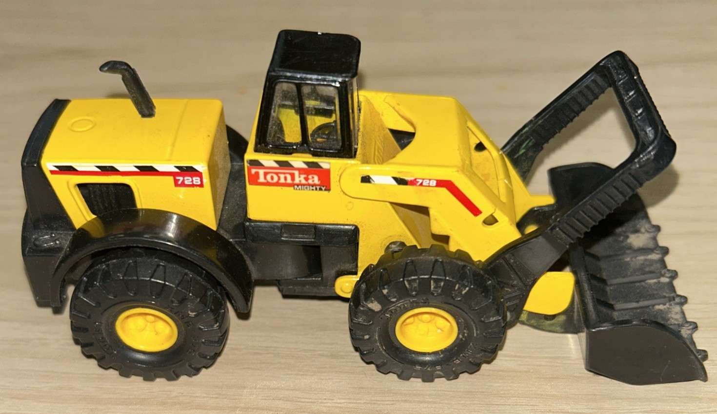 Maisto Hasbro Diecast Mighty Tonka Mini 728 Front Loader 1998