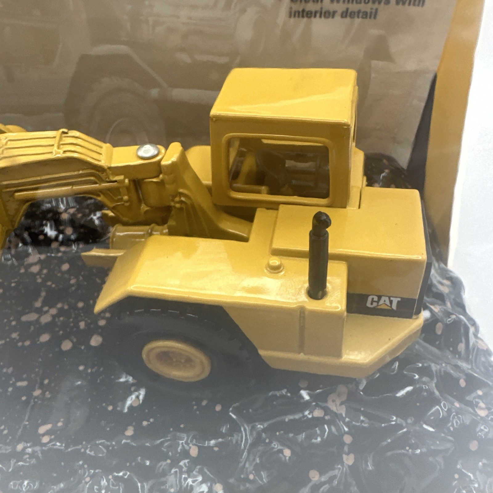 Norscot 1:64 Cat 611 Wheel Tractor Scraper #55303 NEW