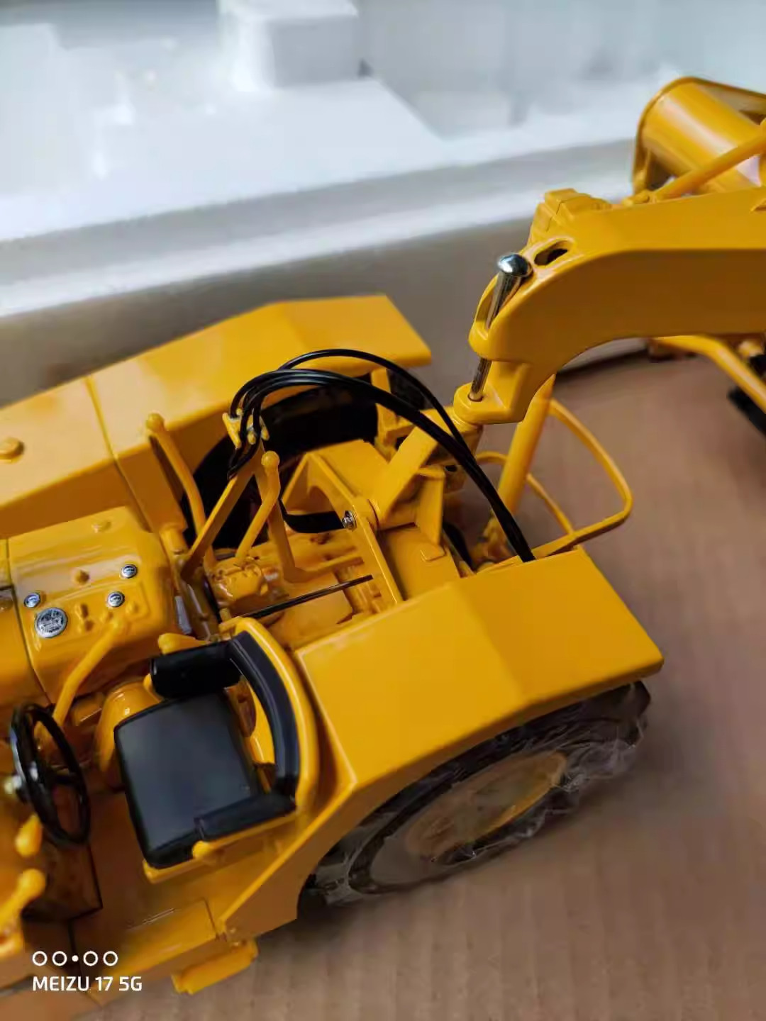 New 1:24 Scale John Deere 840 Diesel with 400 Scraper – Reuhl Model JD840/400
