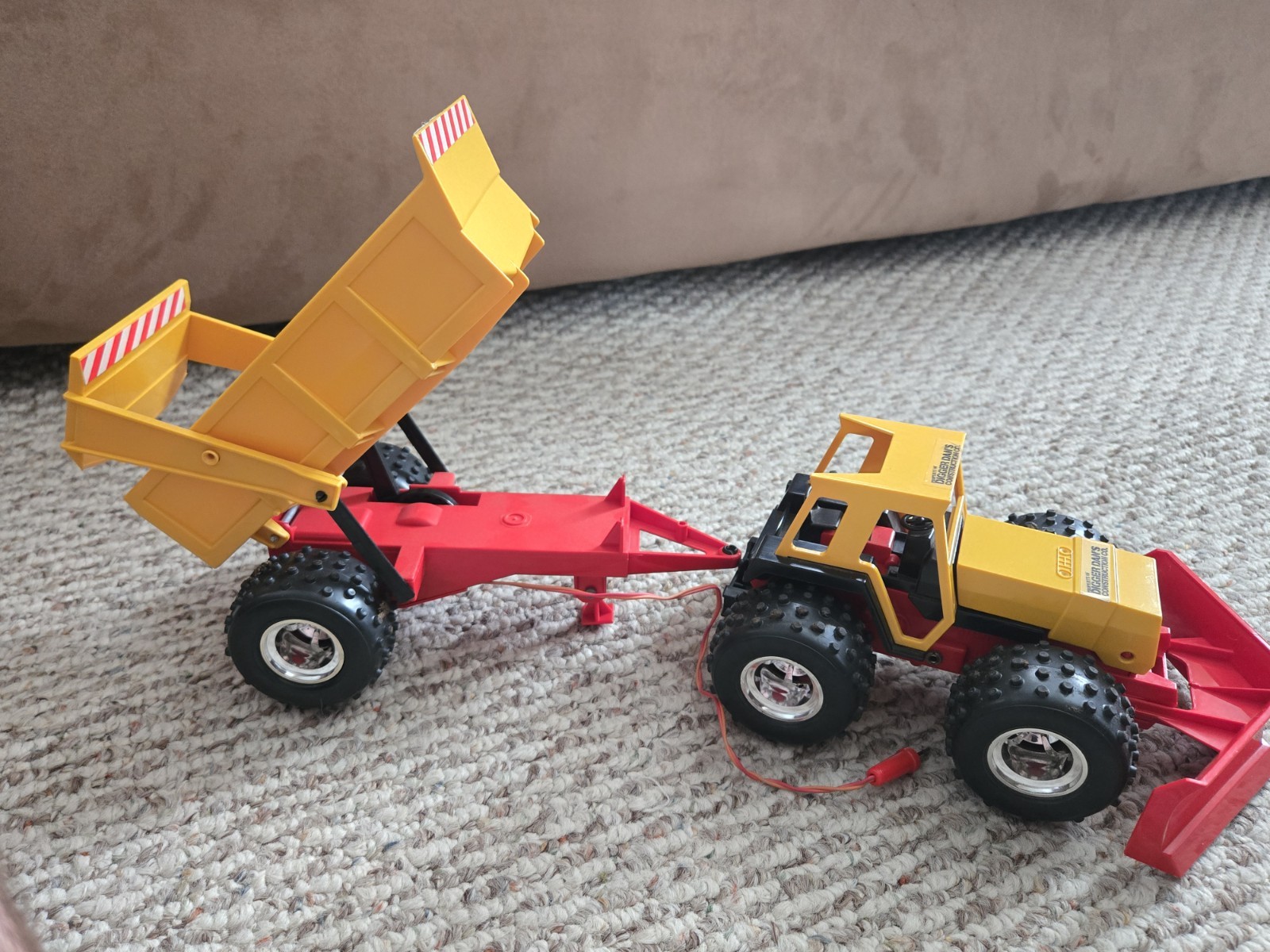 CLEAN Digger Dan’s Construction 4×4 tractor w/ power dumper toy Joustra France