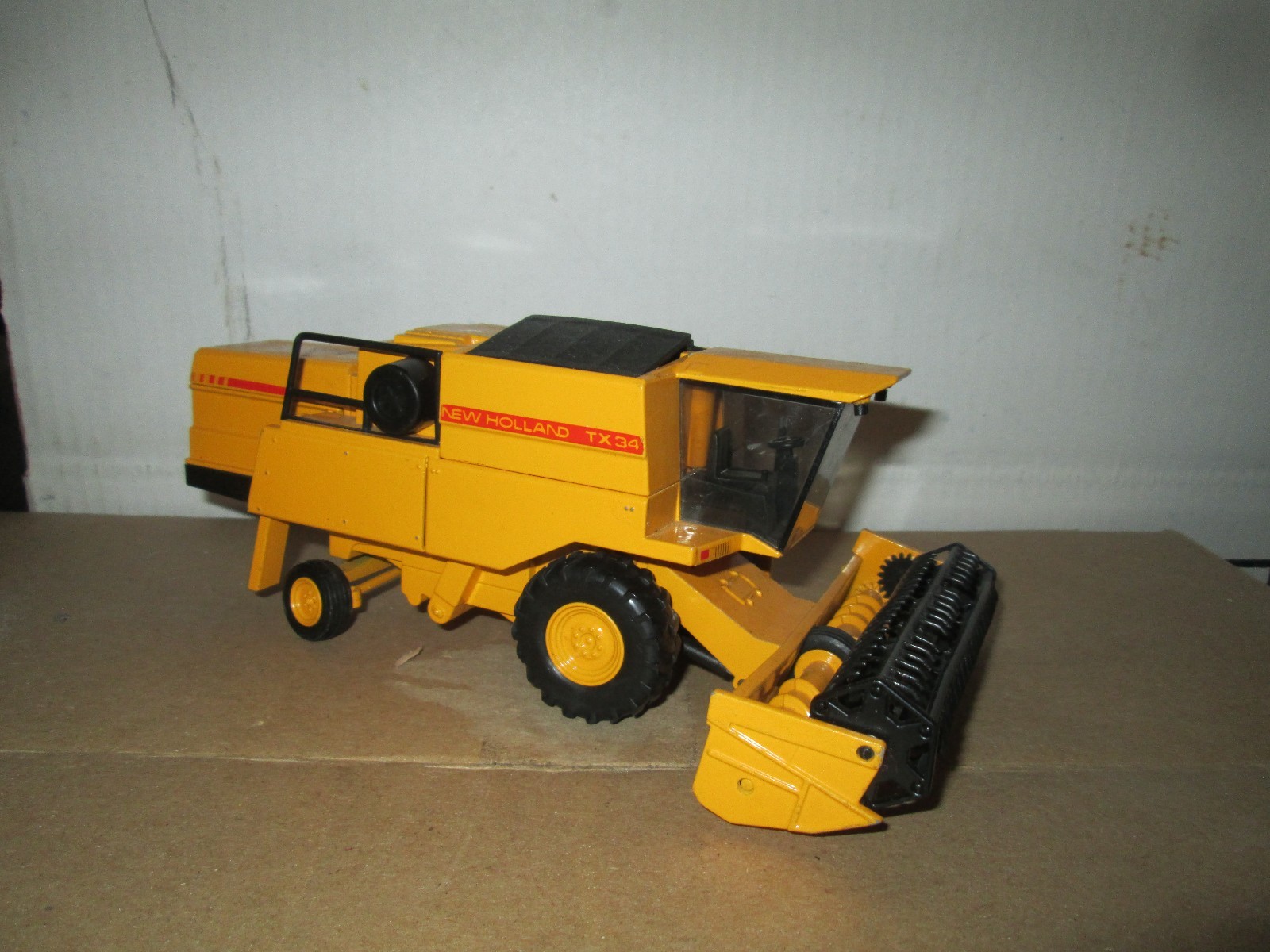Joal 1/42 New Holland TX34 CombinE w/ Grain Head JO 240 Joal LOOSE display
