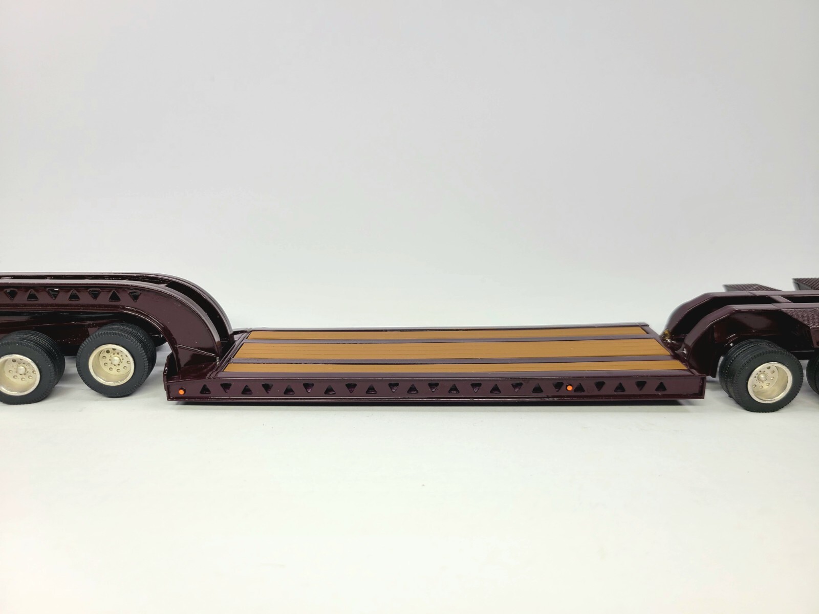 Trail King 2x2x2 Low Loader Trailer – Maroon ASAM Smith 1:48 Scale Diecast Model