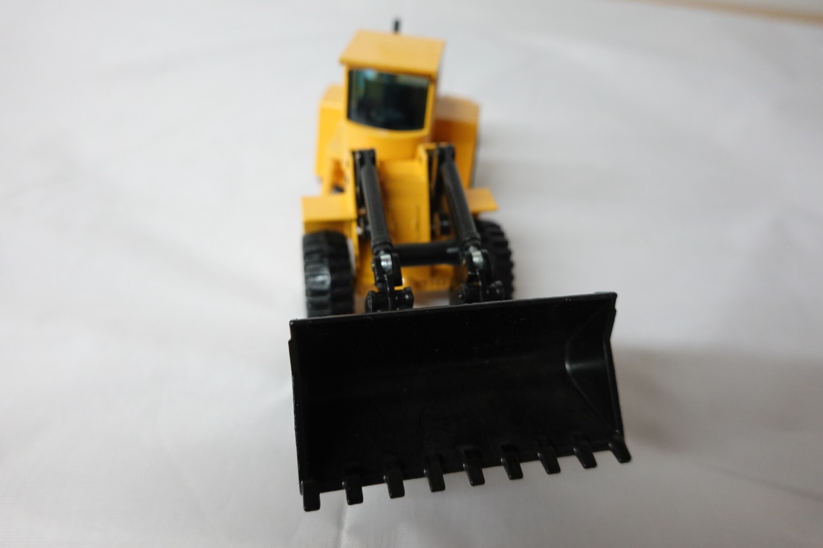 JOAL 227 Volvo BM L160 Wheel Loader 1:50 Scale