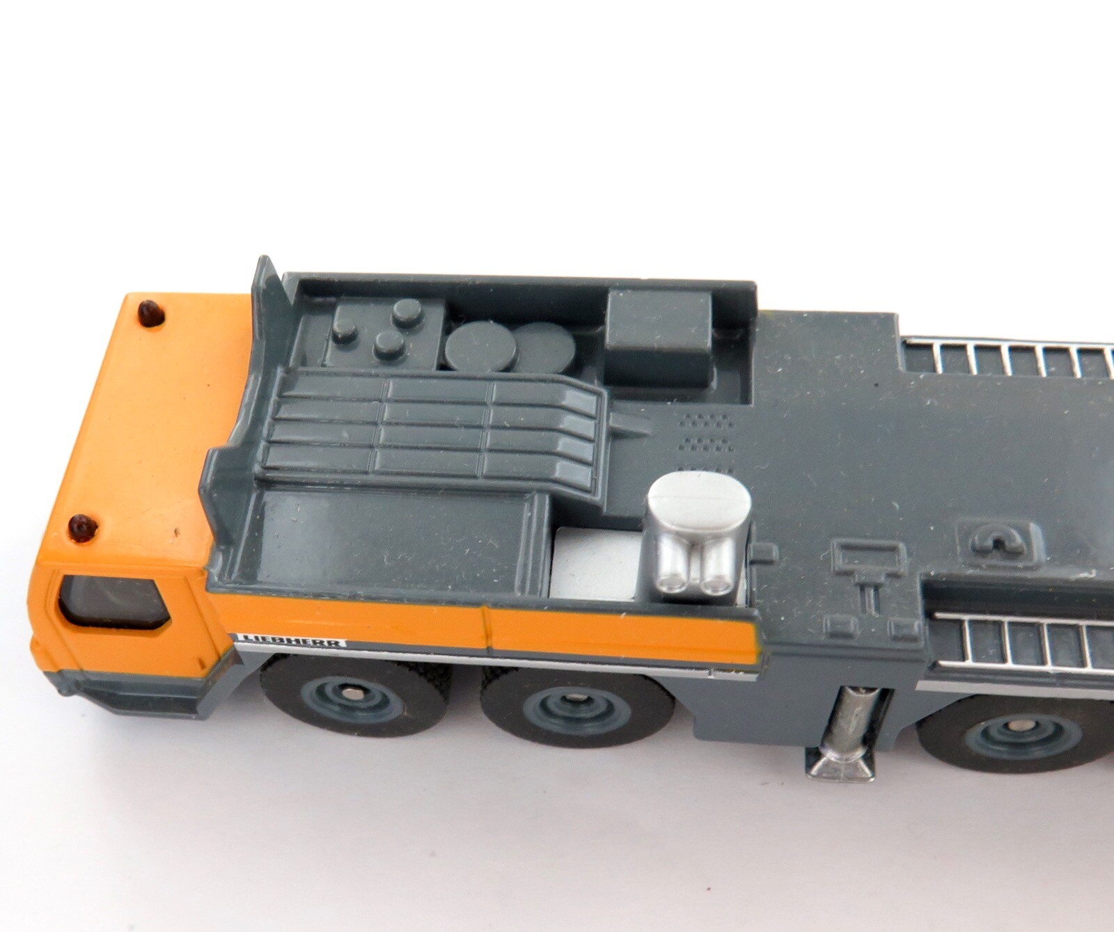 SIKU 1886 QUALITY HEAVY SET LIEBHERR MOBILE CRANE DIECAST BOXED.