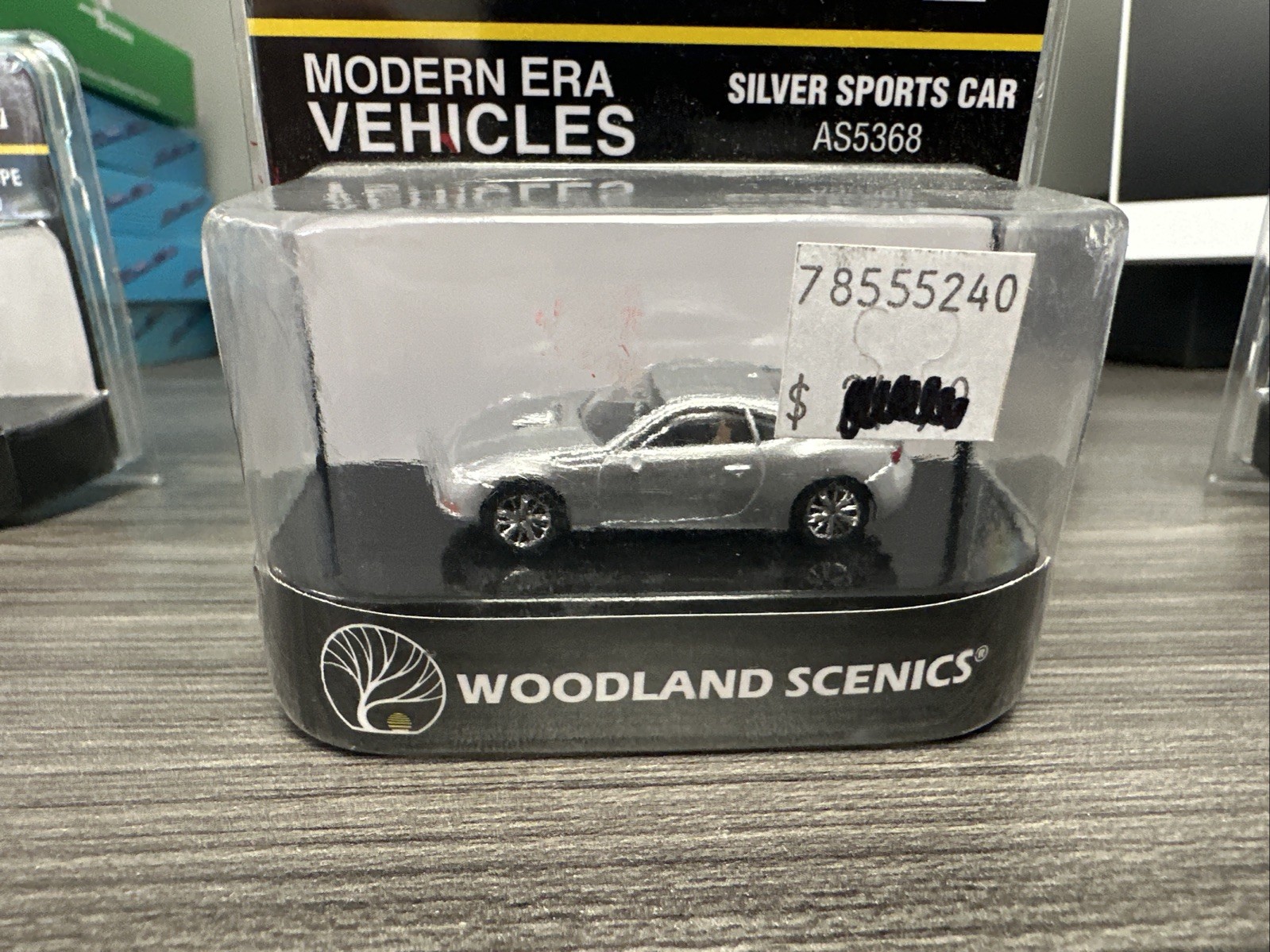 Woodland Scenics Modern Era Vehicles HO Scale AS5361 Maroon Coupe NIP