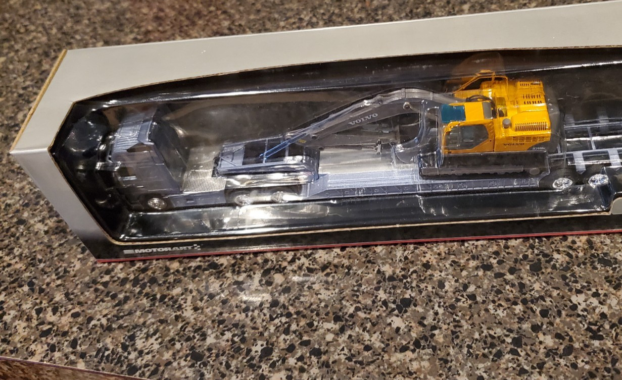 MOTORART SEMI TRACTOR TRAILER TRUCK VOLVO EXCAVATOR 1:87 DIECAST