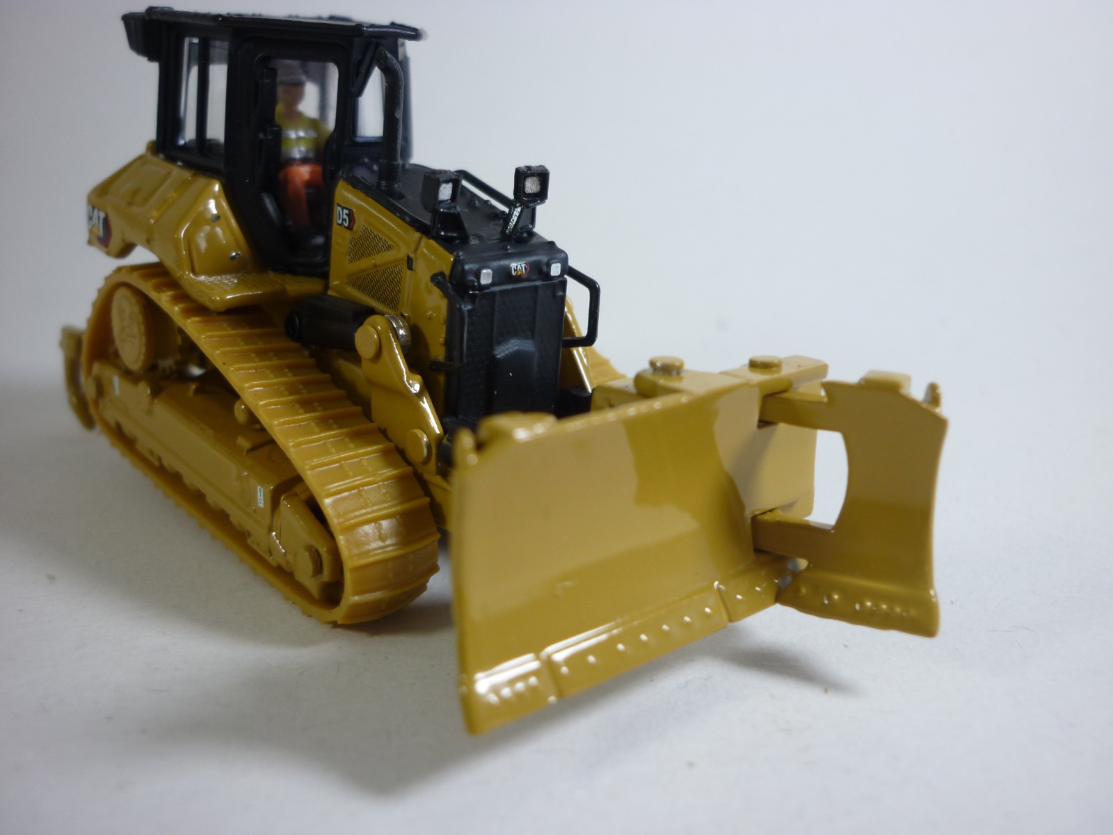 Diecast Masters 1:87 Caterpillar D5 Bulldozer Finished Model