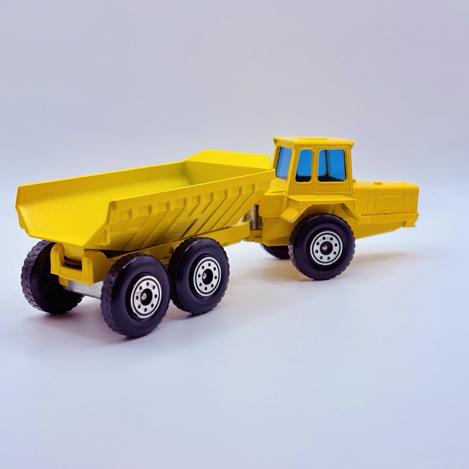 1:43 Solido Volvo-8M Dumper No. 860 E