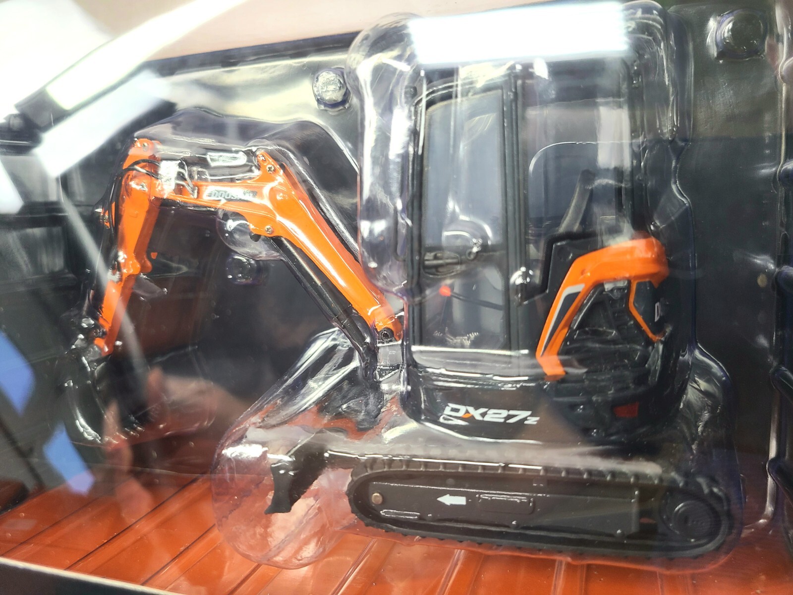 Doosan DX27Z Compact Excavator – UH IMC 1:25 Scale Diecast Model #UH8141 New