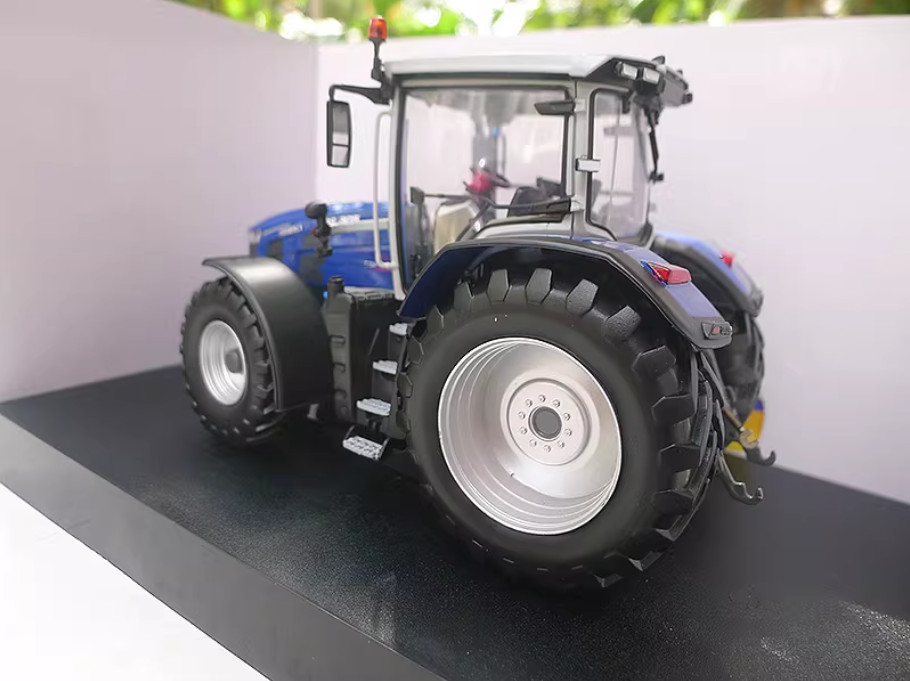 1:32 UH New Hollander T7.300 Tractor Farm Vehicles Machinery Diecast Alloy Model