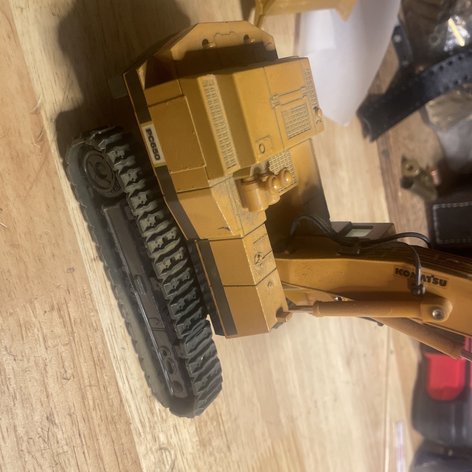 Shinsei No. 614, Komatsu PC650 Hydraulic Excavator – 1/50 Scale