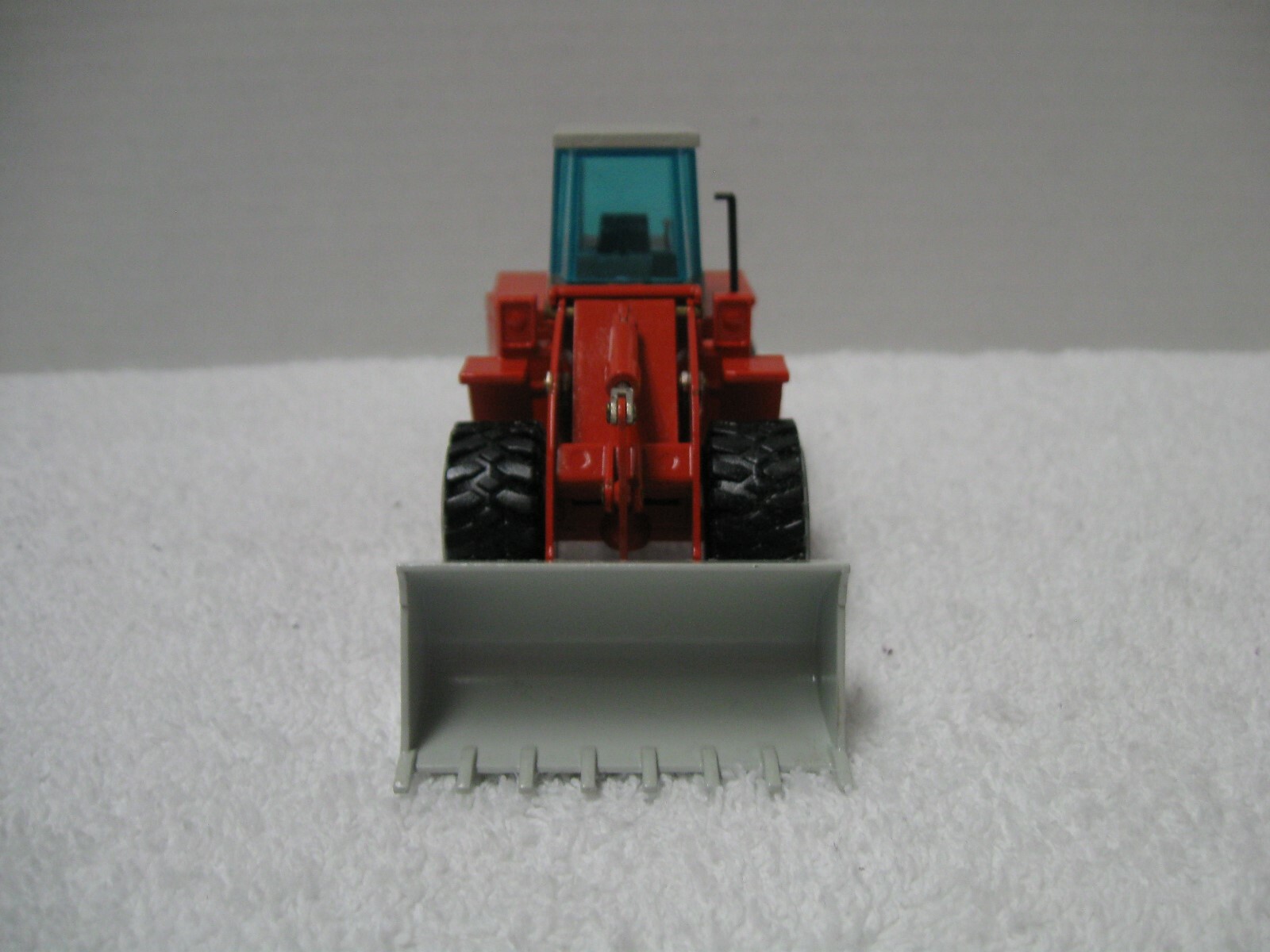 NZG O & K L30 RUBBER TIRE LOADER ~ 1/50 SCALE