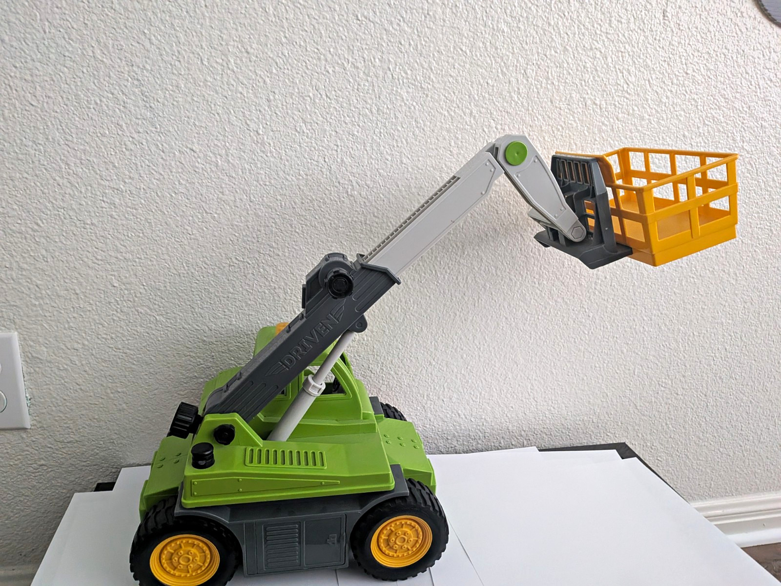 Big Driven Telehandler With Bucket (Good Condition)