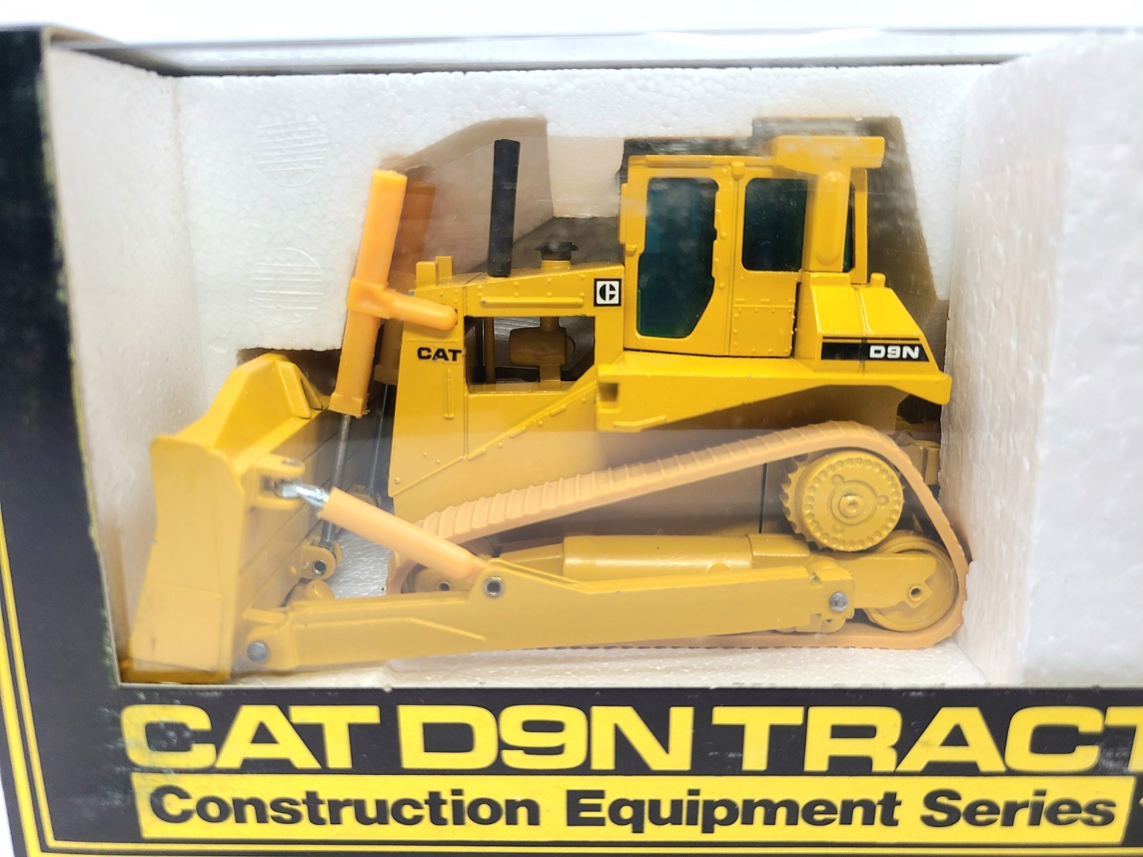 Caterpillar Cat D9N Dozer with Ripper – NZG 1:50 Scale Diecast Model #298 New
