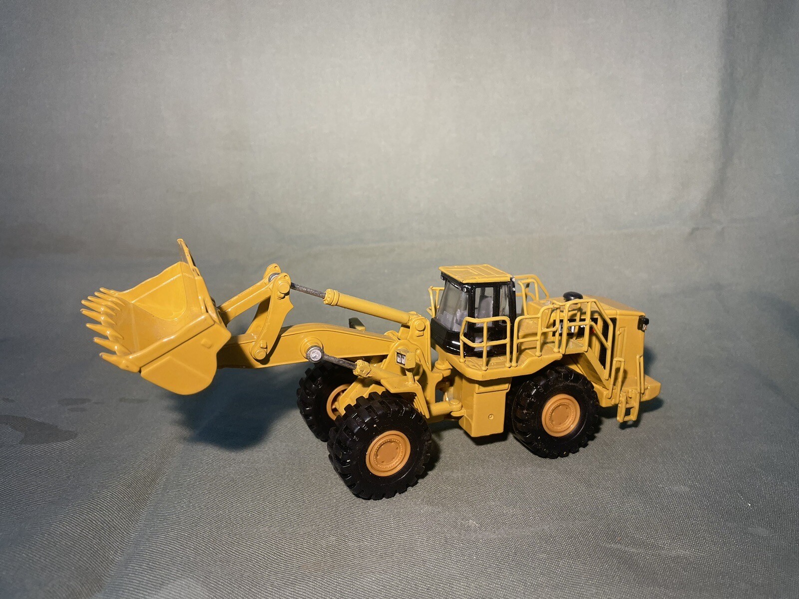 Norscot CAT 988H Scale Model Wheel Loader