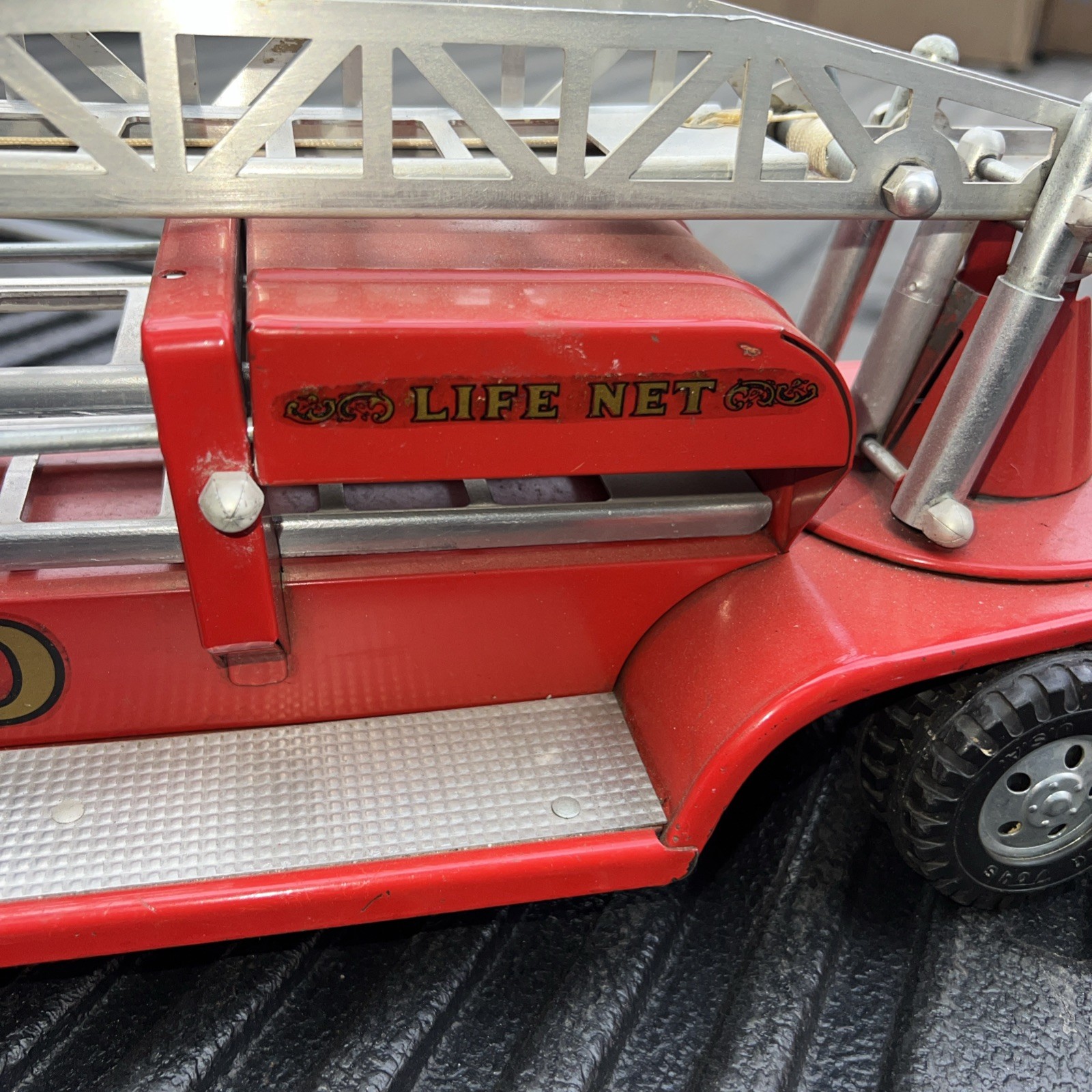 Vintage 1957 Tonka Aerial Ladder Fire Truck 33” #48 in catalog – B