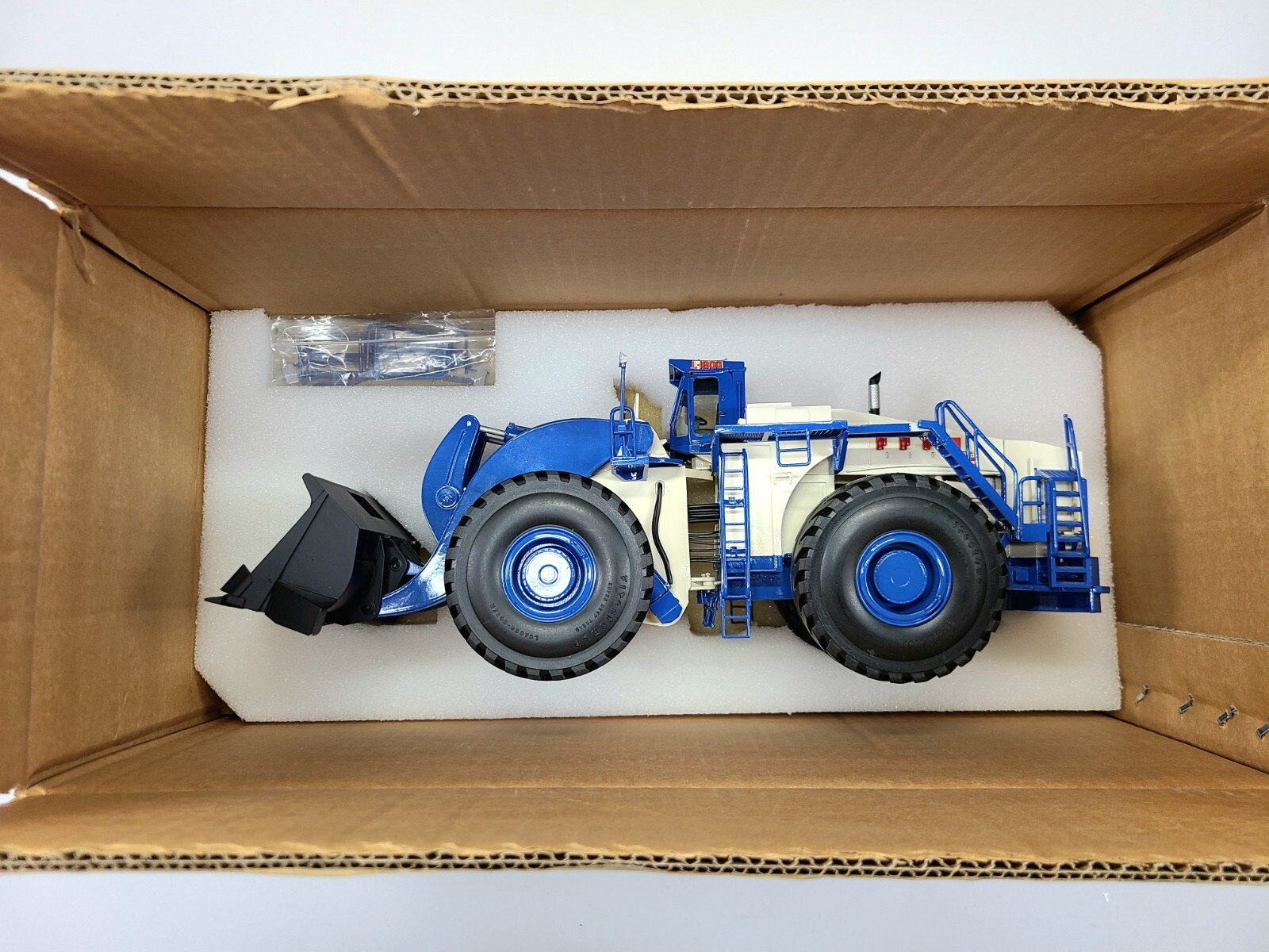 Letourneau L-1800 Wheel Loader – White/Blue – ASAM Smith 1:48 Scale Model #LET02