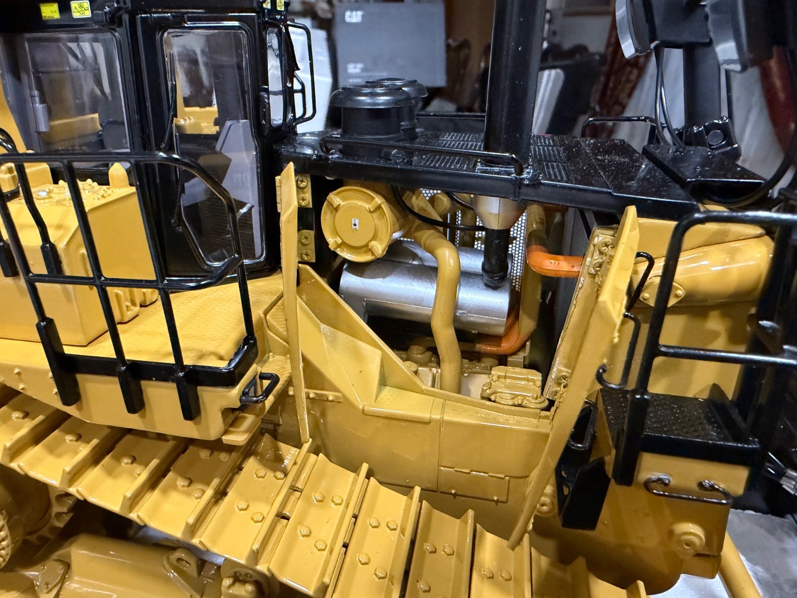 Classic Construction Models 1:24 Caterpillar D11 Dozer w/Single Shank Ripper