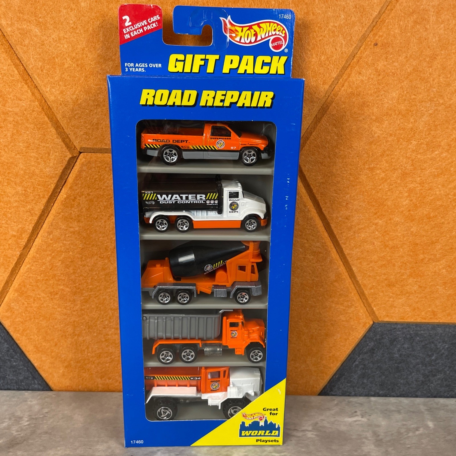 Hot Wheels Road Repair Gift Pack 5 Car Set 17460 Vintage 1996 Construction New