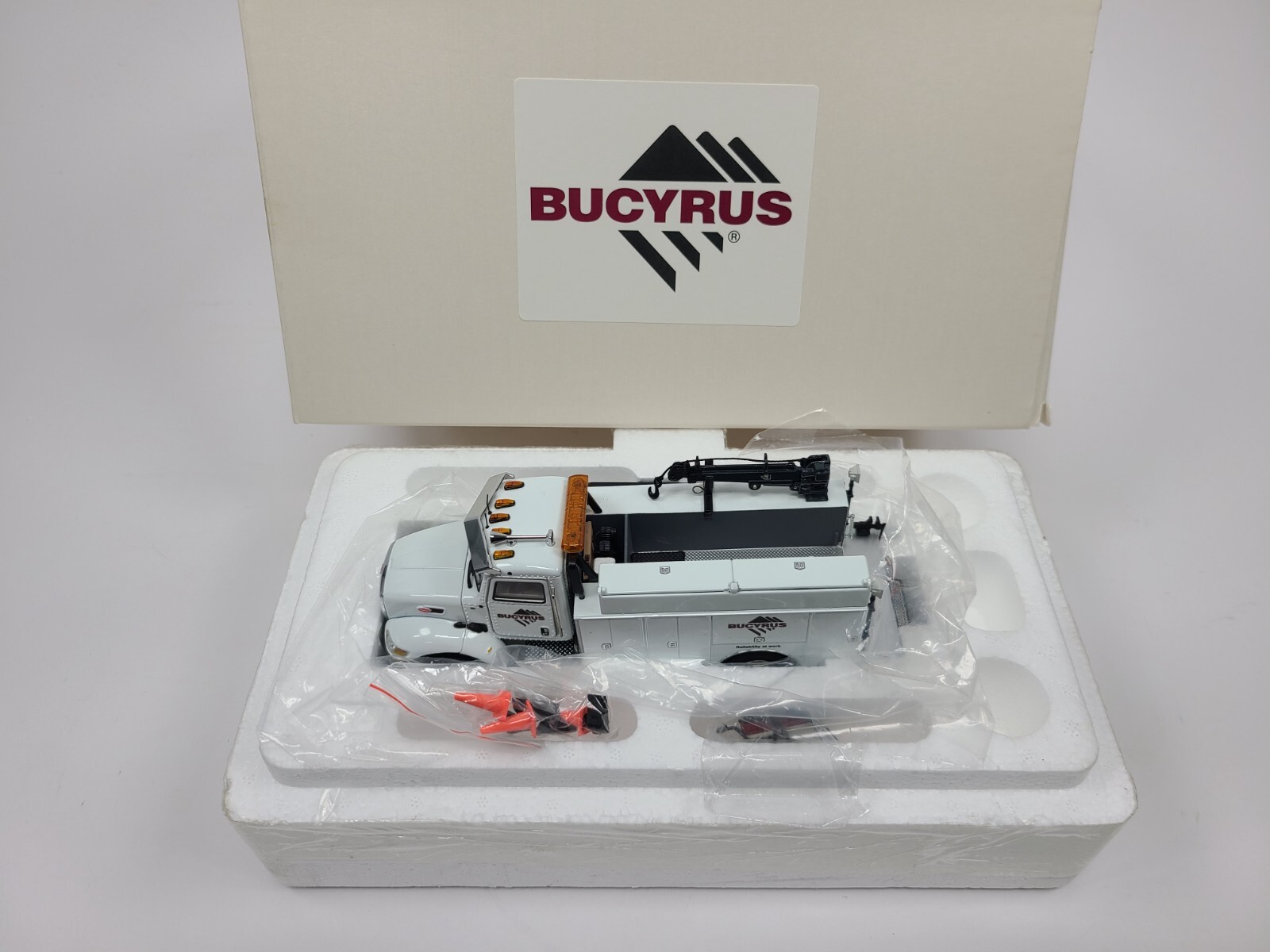 Peterbilt 335 Mechanic Service Truck – Bucyrus – TWH 1:50 Scale #098-01334 New