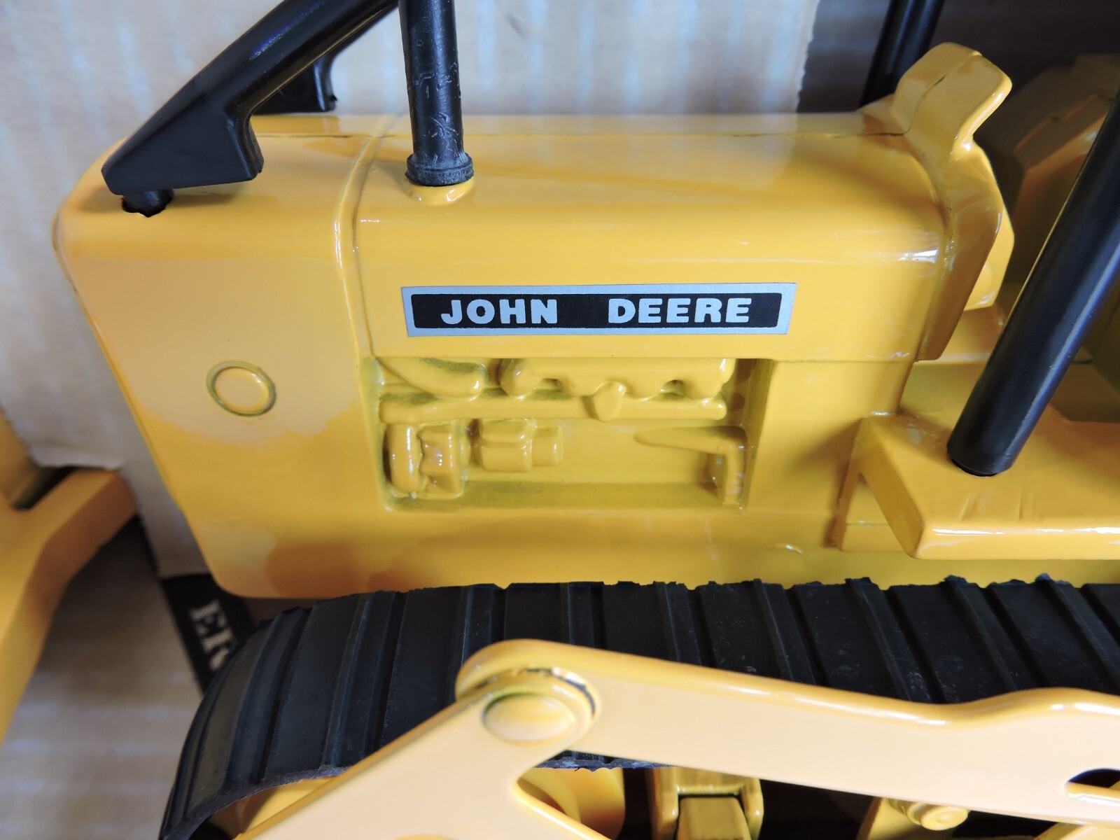 1990 VINTAGE John Deere Crawler Bulldozer No. 521 Ertl Diecast NEW in ORIG BOX
