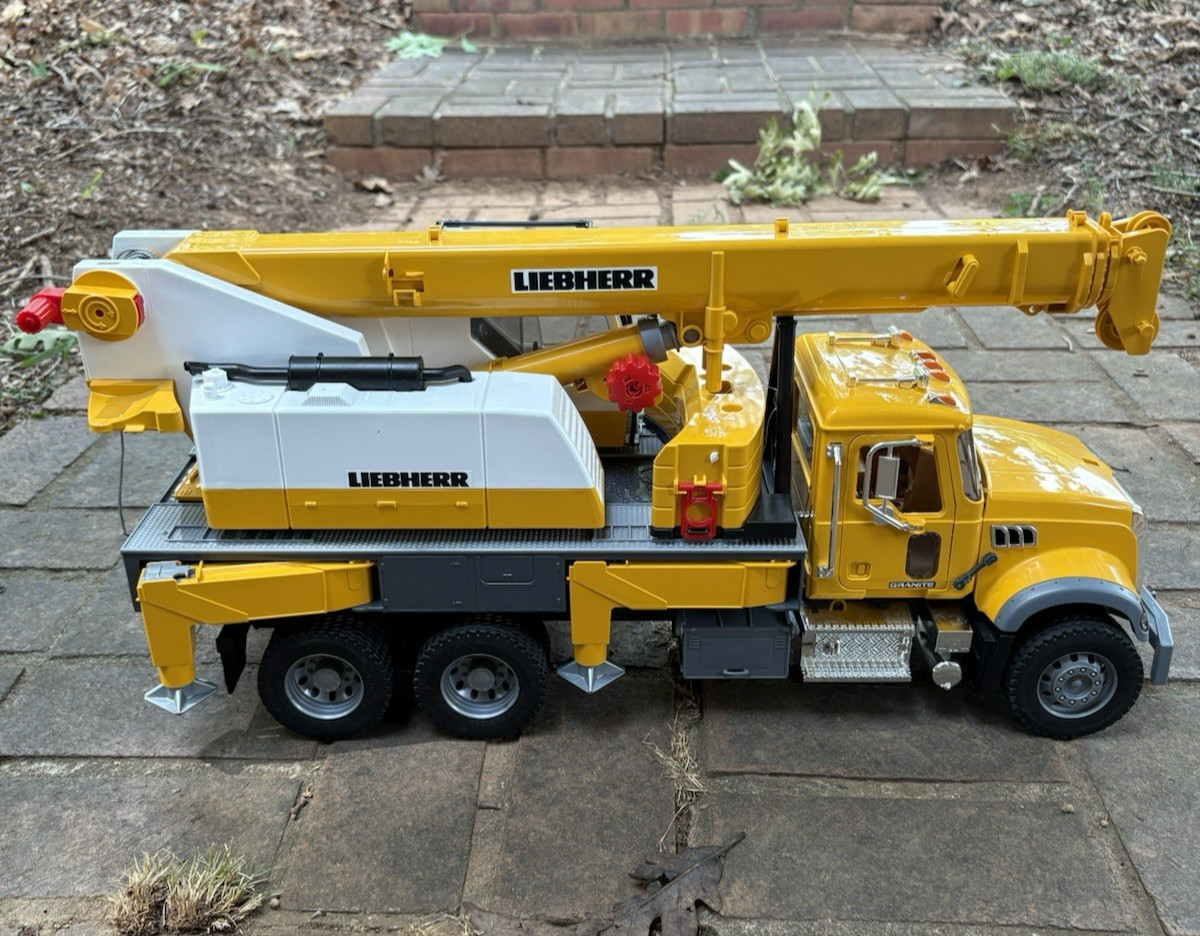 Bruder Mack Granite Liebherr Crane Truck 1:16 Scale 25 Inch Complete Working