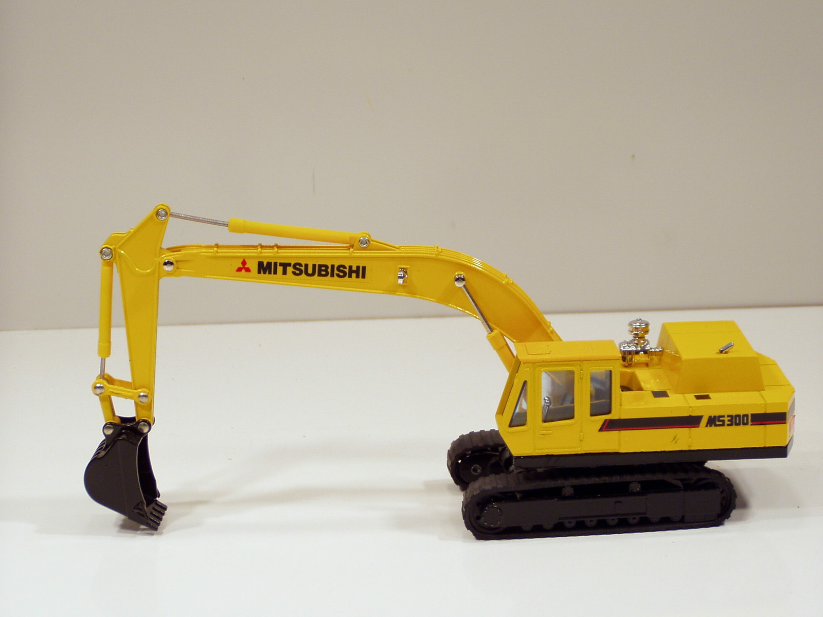Mitsubishi MS300 Excavator – 1/48 – Shinsei #606 – N.MIB