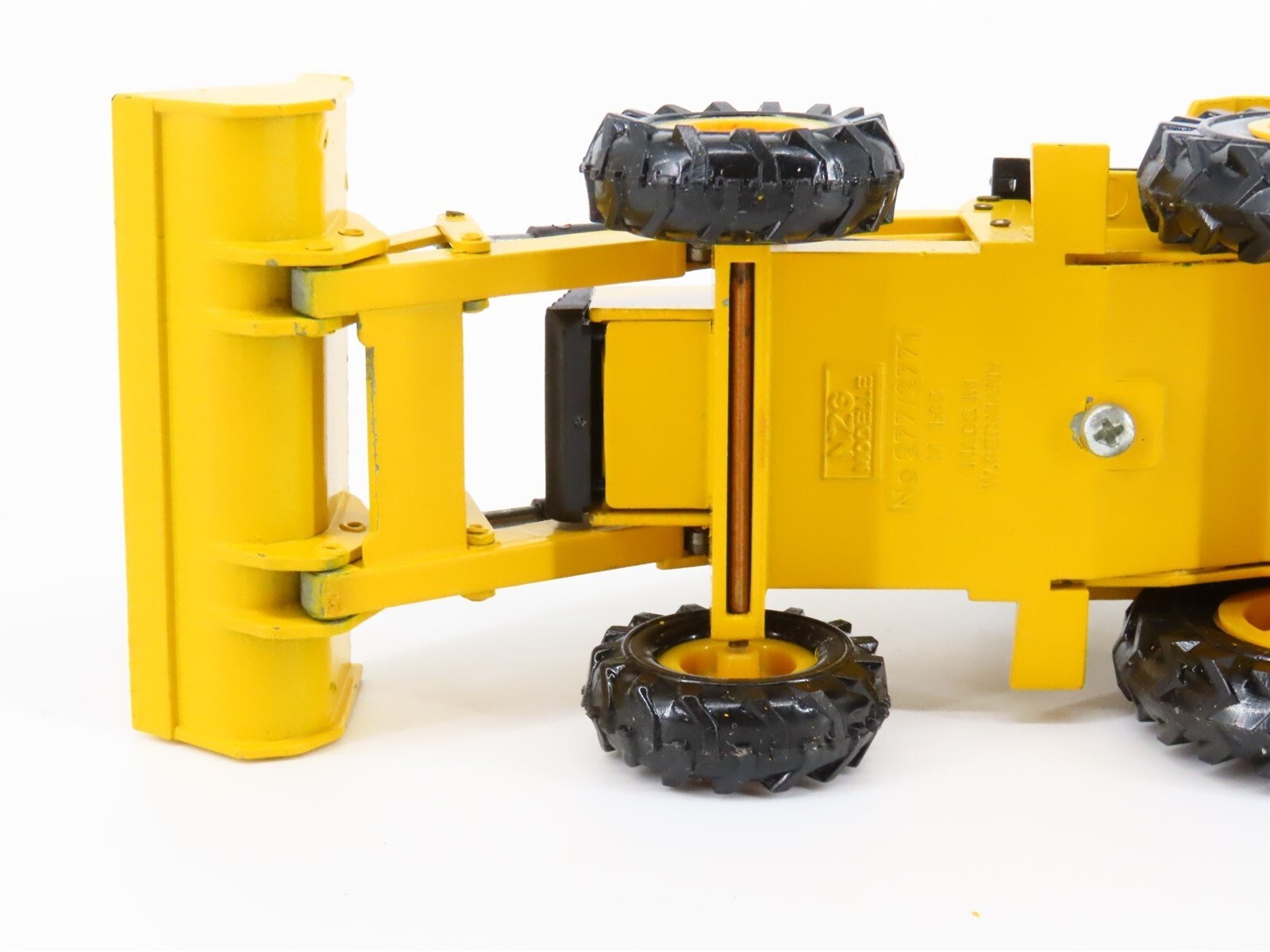 JCB 3CX Backhoe Loader – NZG 1:35 Scale Diecast Model #277