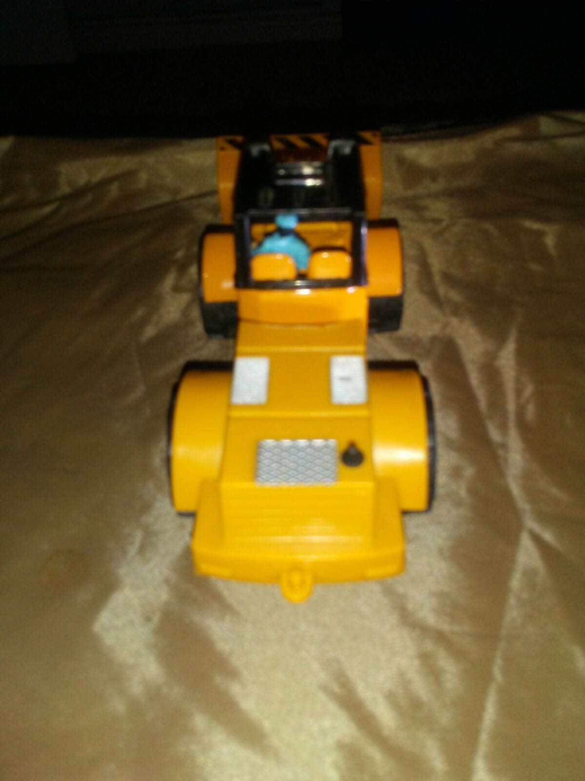 Smart Toys, Loader with Metal Cab 1998 yellow with person driving has all parts