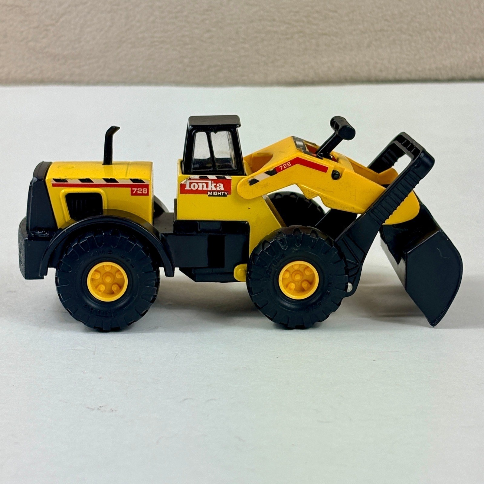 Maisto Hasbro Mighty Tonka Mini 728 Front Loader 5″ Construction Vehicle 1998