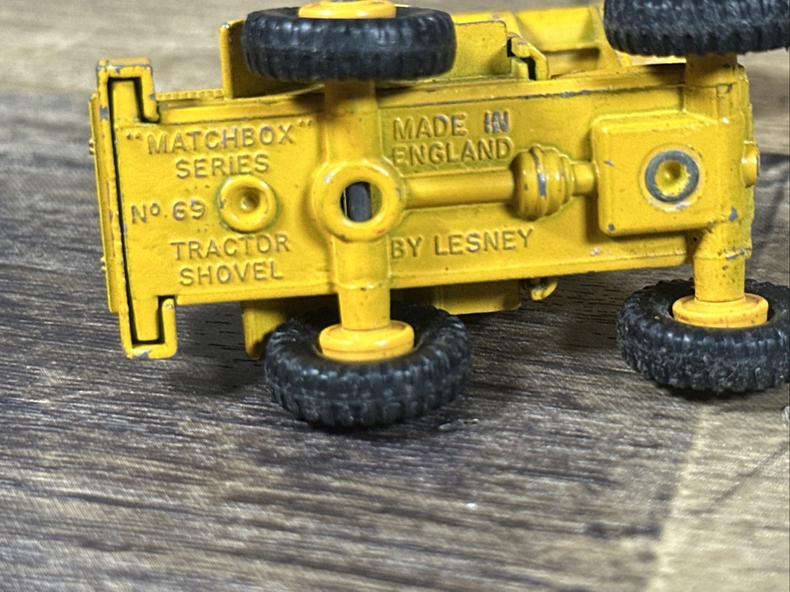 VINTAGE MATCHBOX LESNEY NO 69 TRACTOR SHOVEL DIE-CAST LOADER MADE IN ENGLAND