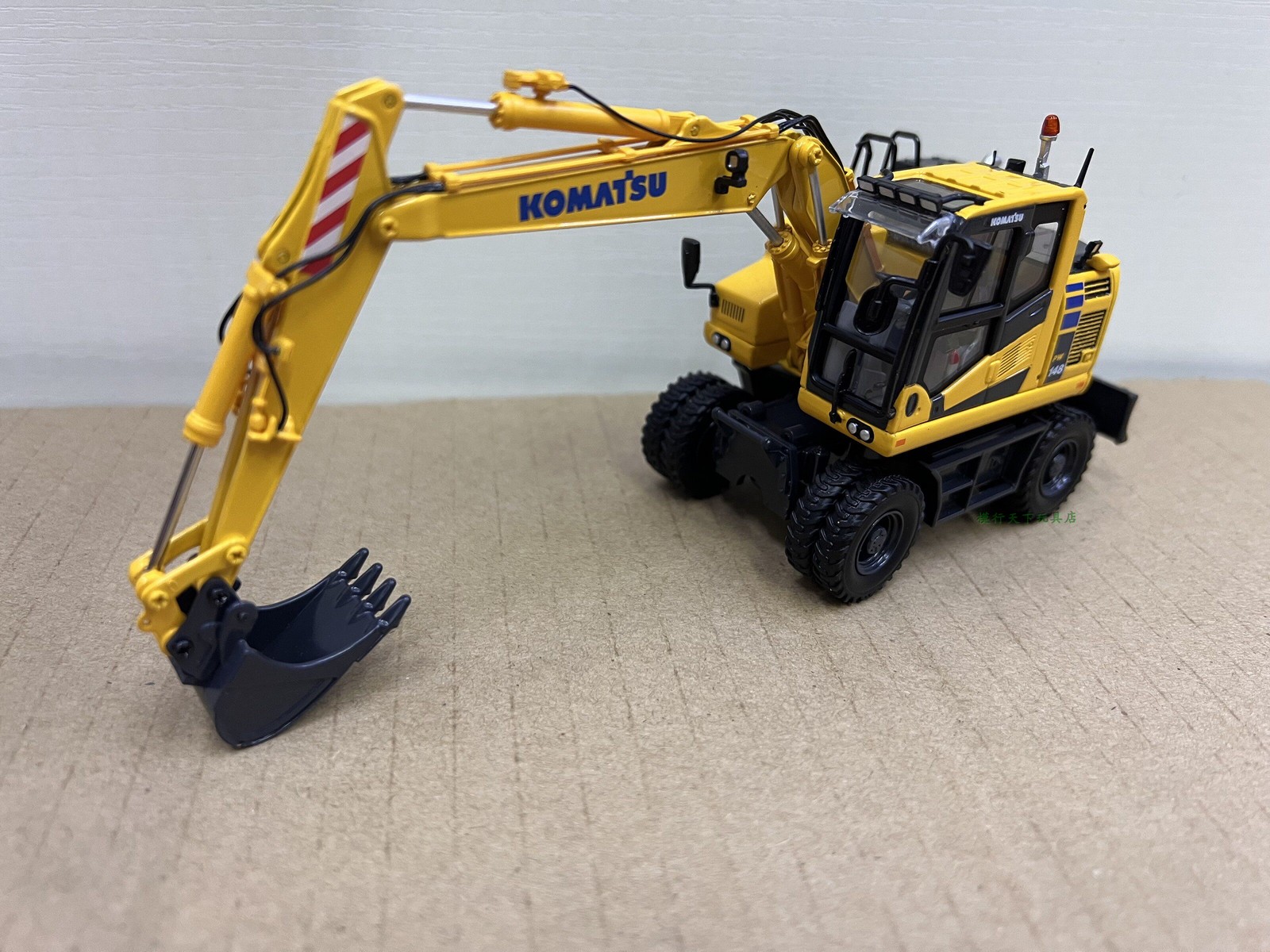 UH 8162 1:50 Komatsu PW148-11 Komatsu Wheel Multi Excavator Loader Model