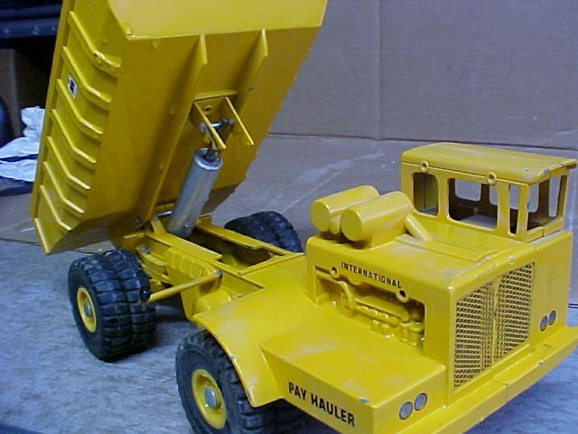 VINTAGE ERTL International Harvester Pay Hauler Toy Dump Truck