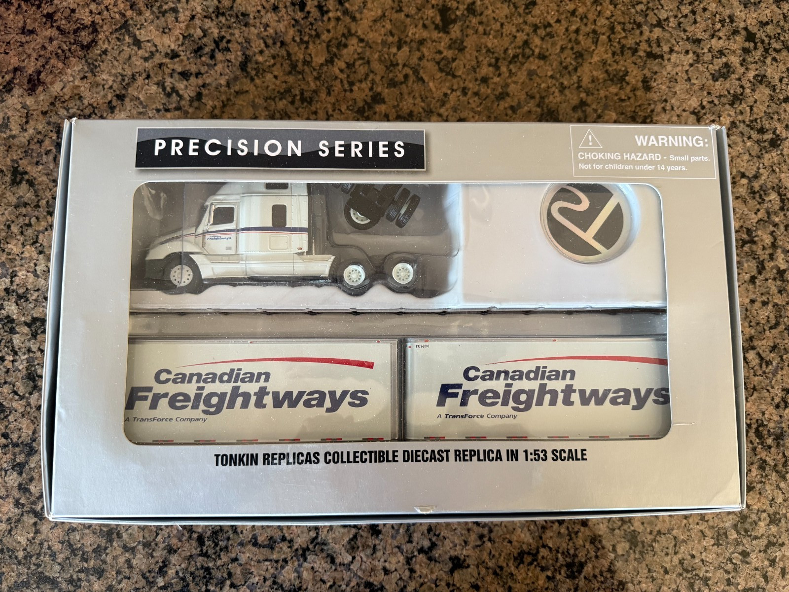 1/53 TONKIN FREIGHTLINER COLUMBIA CANADIAN FREIGHTWAYS 28FT DOUBLES