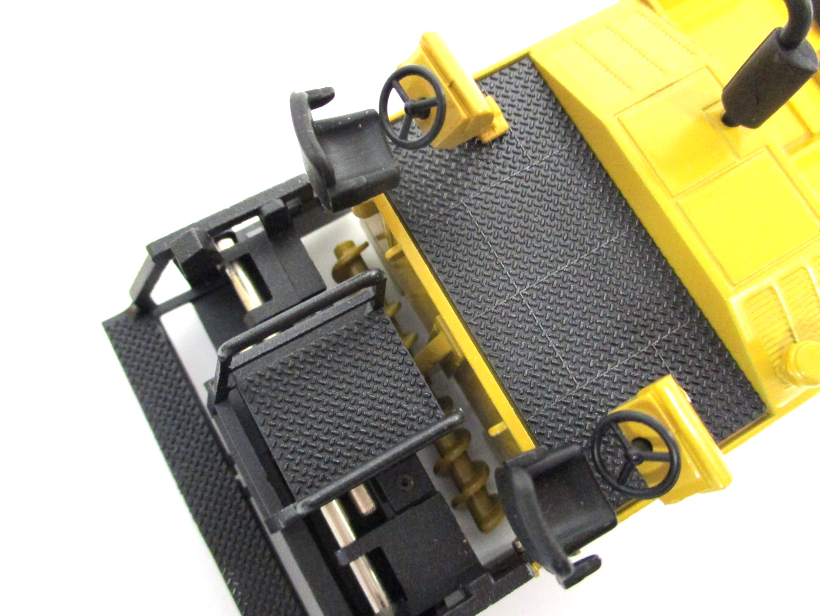 NZG – CATERPILLAR CAT AP-1050 ASPHALT PAVER – 1/50 DIECAST