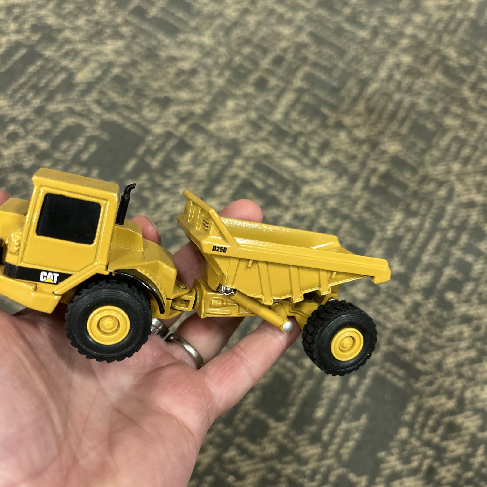 Caterpillar Diecast D25D Articulated Dump Truck