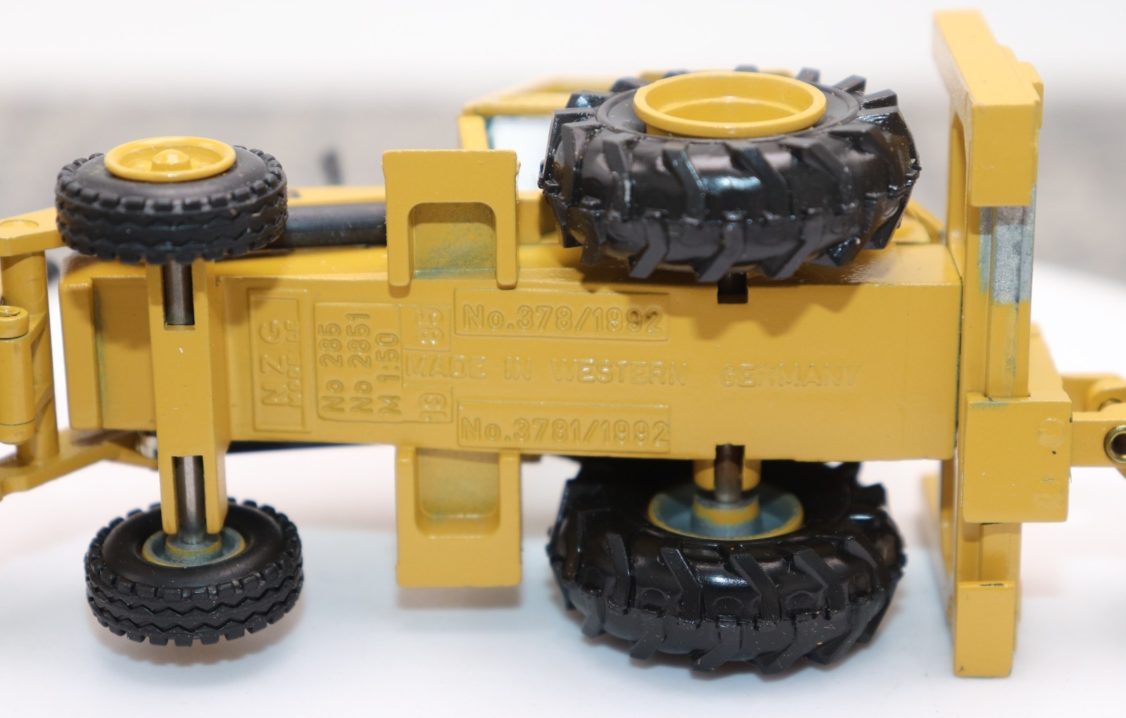 NZG CAT 428 Backhoe Loader Hydraulic Hammer #378/1 Caterpillar 1:50 Scale in Box