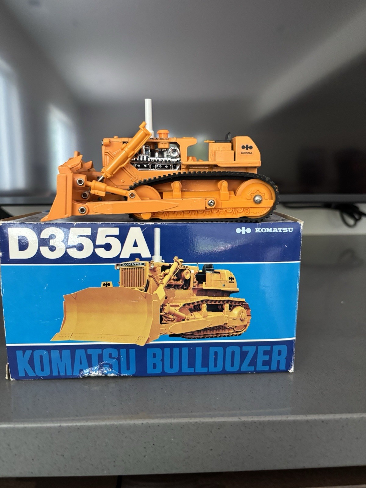 Komatsu D355A Bulldozer Crawler Tractor 1/50 Scale Yonezawa Dozer