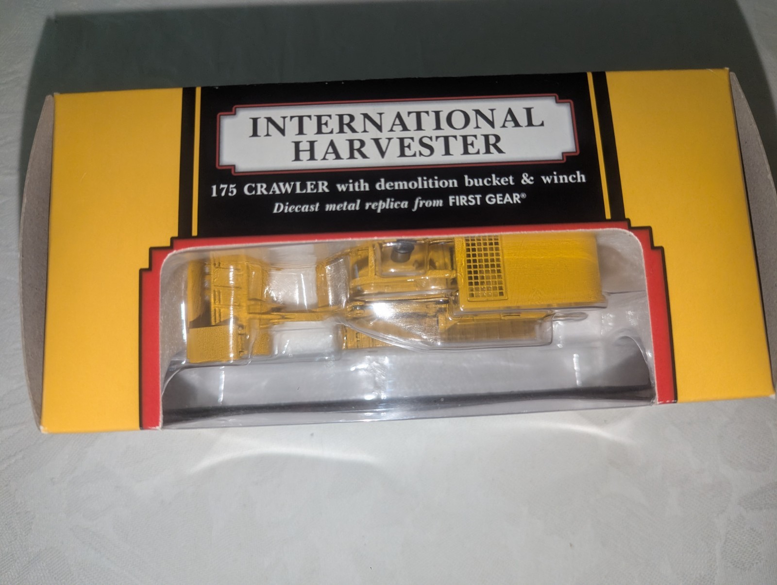 1:50 International Harvester 175 Demilition Bucket Loader With Winch 50-3072